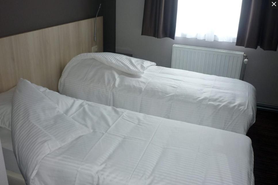 Hotel Les 100 Ciels Saint-Hubert Bilik gambar